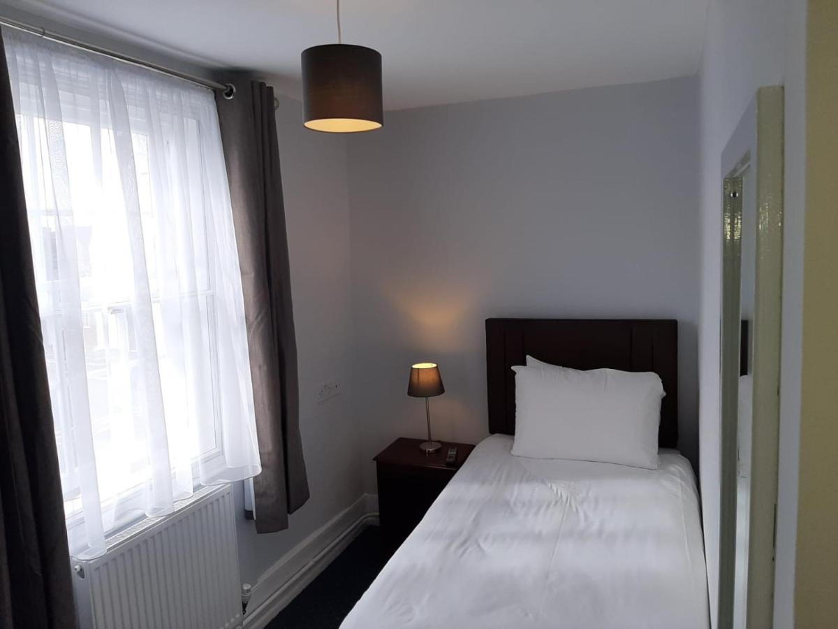 Castle Hotel Devizes Extérieur photo